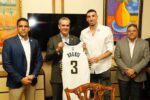 Presidente Abinader recibe a Chris Duarte en Palacio Nacional