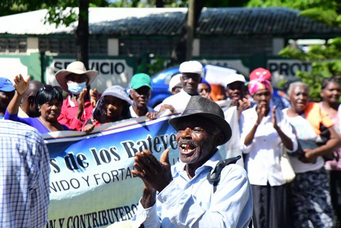“Sin cañero no hay azúcar”: Protestan frente a Dirección General de Migración