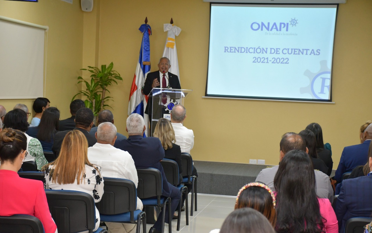 Director General de Onapi informa sobre Recopilación Jurisprudencial al servicio de la ciudadanía. Salvador Ramos resaltó los logros obtenidos en sus dos años de gestión al frente de la institución oficial.