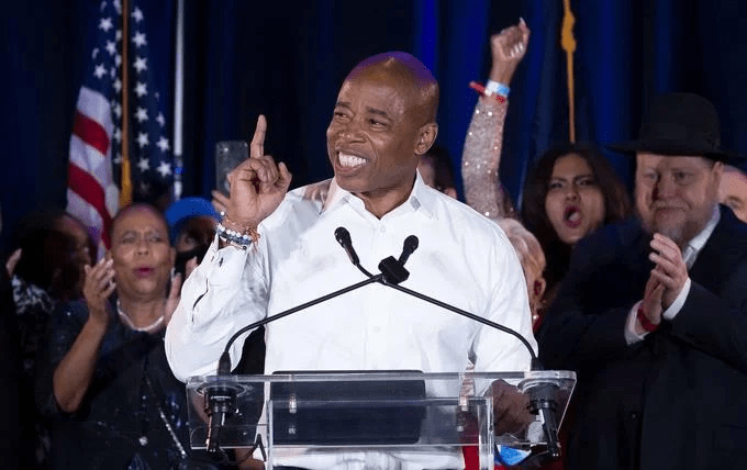 Inmigración y doble identidad son “arma secreta de EEUU”, dice alcalde New York