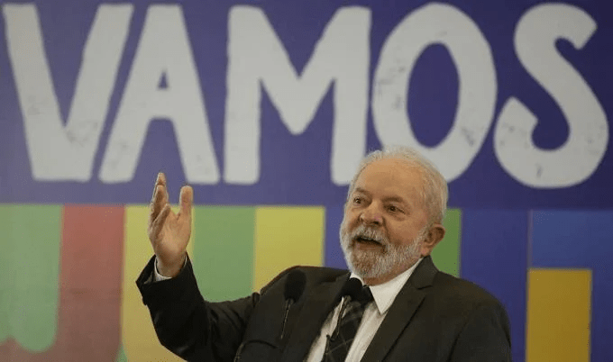 Lula admite corrupción en Petrobras y promete estabilidad en la economía si gana elección