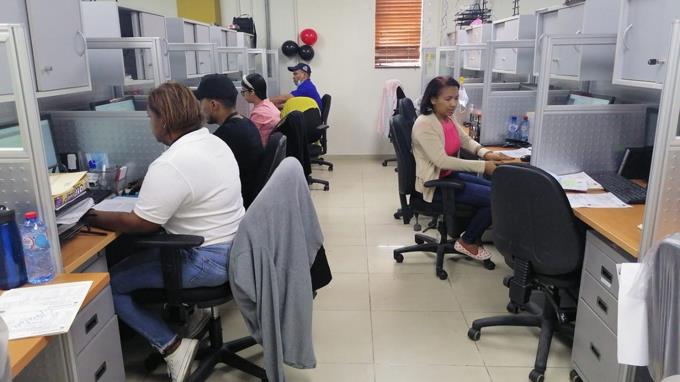 Economistas creen correcto subir salarios