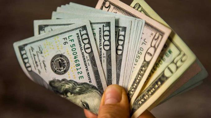 El Estado cubano comienza este martes a vender dólares estadounidenses