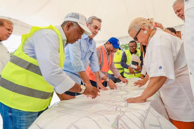 El Presidente inaugura obras en ciudad de Azua