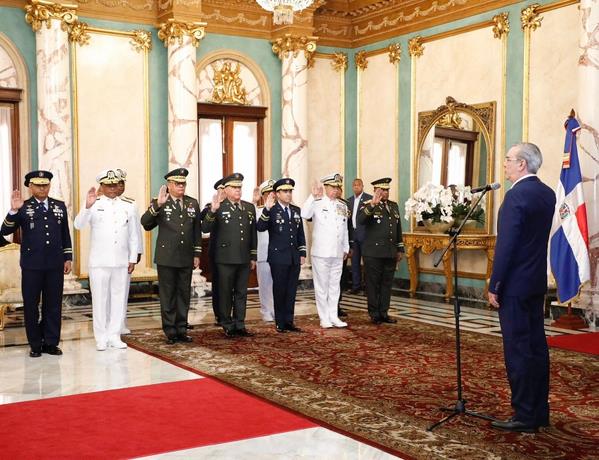 Presidente Luis Abinader juramenta nuevos mandos militares