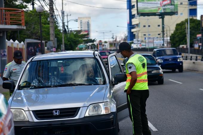 Arranca plan “Parquéate Bien“ en la Capital