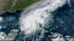 Ian se acerca a costa de Florida con vientos 250 kilómetros/hora