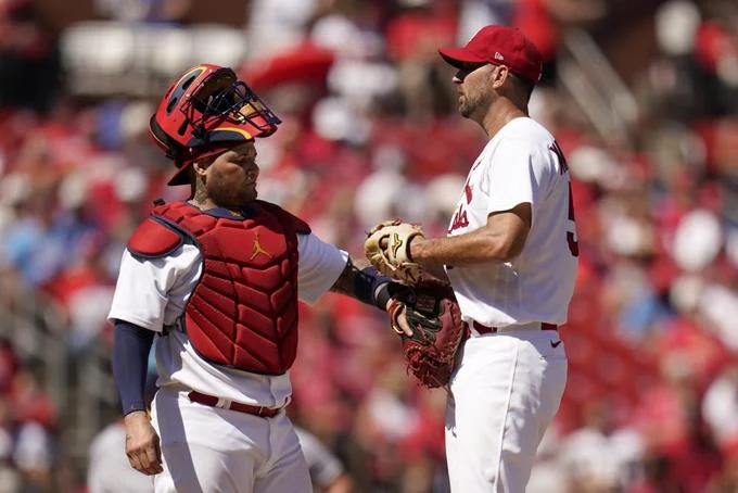 Wainwright y Molina empatan récord, pero San Luis cae, Pujols se va de 5-0