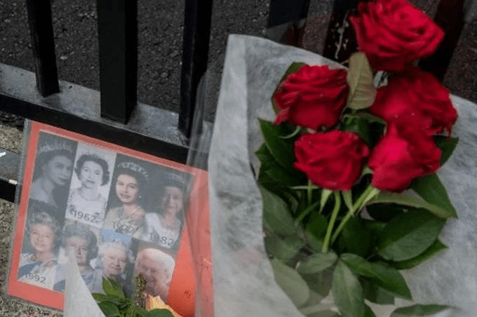 El día de ayer, lágrimas y silencio en Buckingham