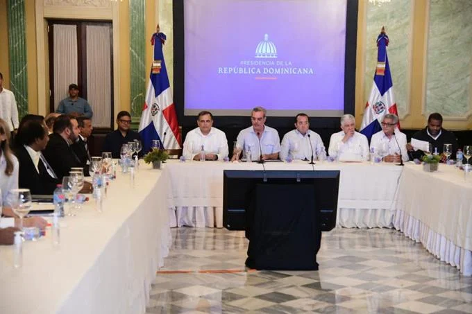 Partidos expresan apoyo al Gobierno en planes por Fiona