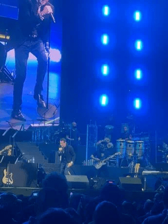 Marc Anthony deleita a los dominicanos con 12 canciones en el Estadio Olímpico