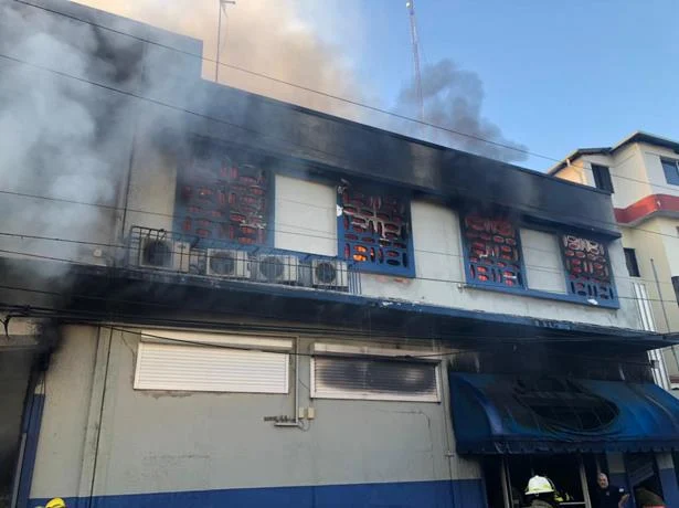 Se incendia almacén “El Tiburón” en San Carlos; no se reportan heridos ni fallecidos