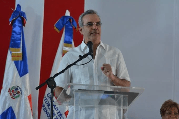 Presidente entregan casi 2,000 títulos definitivos de propiedades en SDN