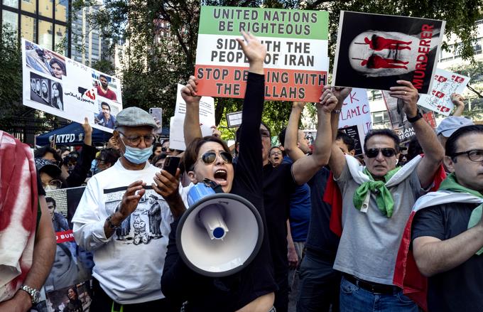 Irán corta el internet móvil y limita redes sociales ante las protestas por muerte de Mahsa Amin