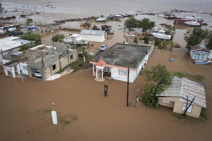 Puerto Rico elimina temporalmente impuesto a alimentos preparados ante el paso de Fiona