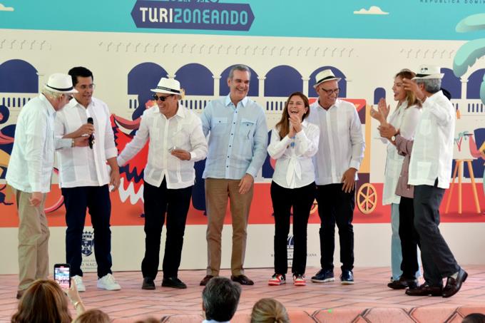 Abinader da primer picazo para la rehabilitación de calles en la Ciudad Colonial