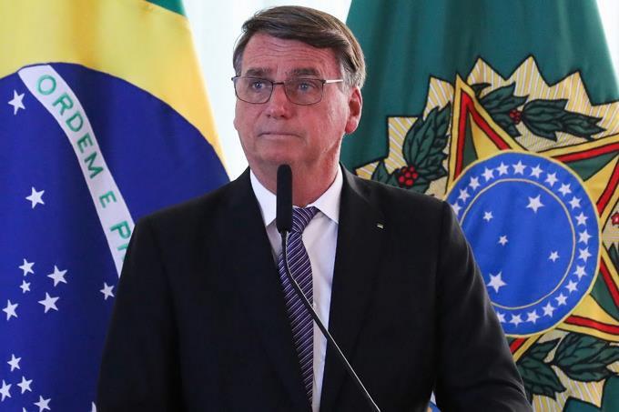 Bolsonaro dice que Brasil elige entre “primer mundo” y la “escoria comunista”