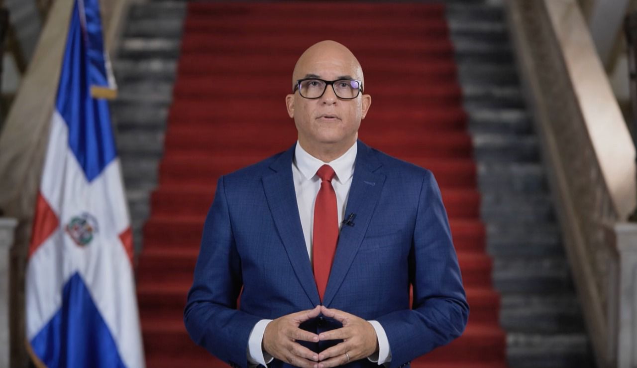 Presidente Abinader instruye la creación de un sistema de transporte gratuito para los más de 2 millones de estudiantes de escuelas públicas a nivel nacional