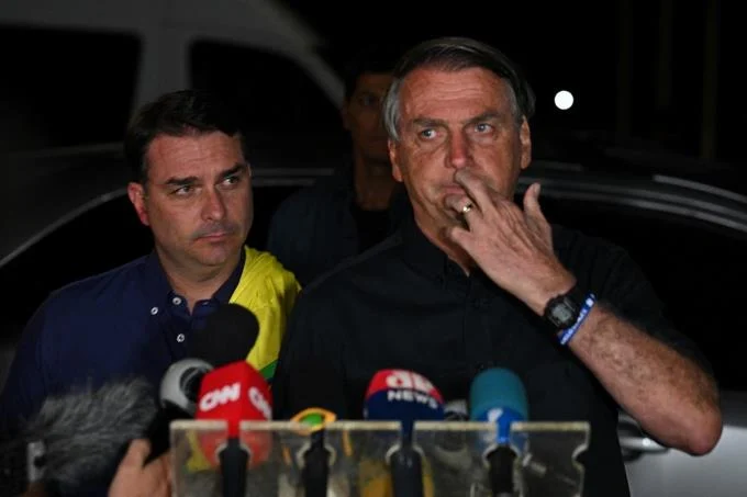 Bolsonaro dice que hay “voluntad de cambio”, pero confía en la segunda vuelta