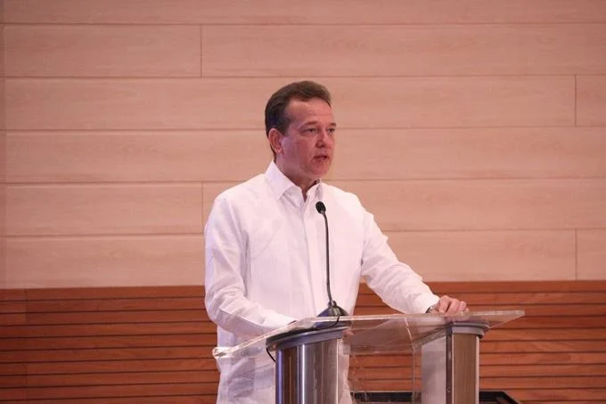 Razones, de acuerdo a Ito Bisonó, por la que en el país no han bajado los combustibles