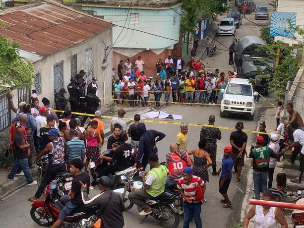 Generales de la Policía van a Santiago como apagafuegos