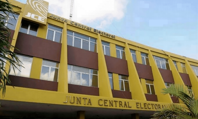 La JCE dispone voto y conteo manual 2024