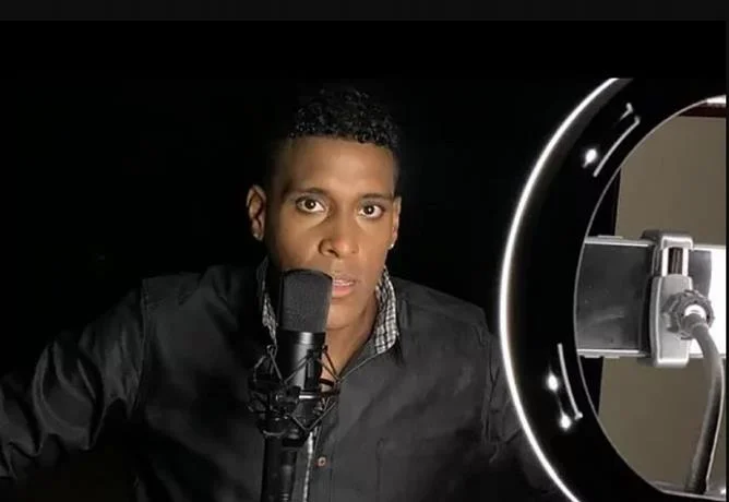 Michael Benjamín, el cantante haitiano que vivió desde los 13 años en la música