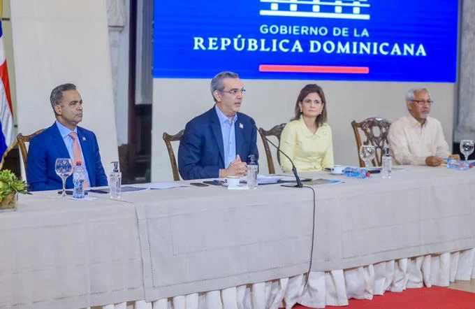 Abinader anuncia plan por $20,000 MM en educación