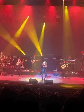 Un rosario de canciones románticas y flamencas desde el Teatro Nacional