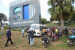 Autobús se estrella en entrada del Distrito Nacional y deja a varios heridos