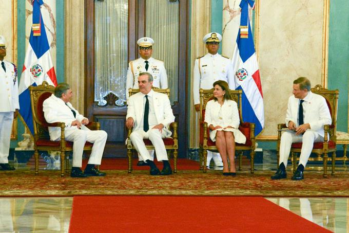 Embajadores presentan credenciales a Abinader