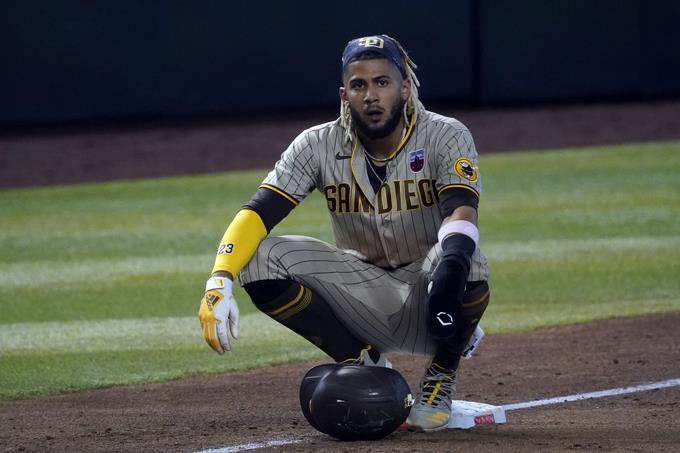 Fernando Tatis Jr. es operado de su muñeca izquierda otra vez
