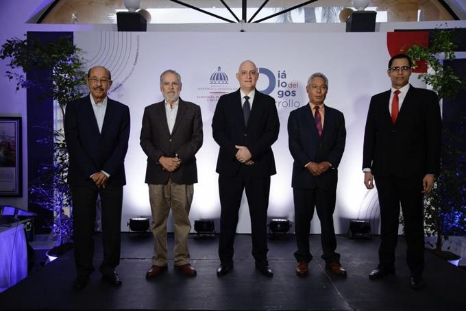 Ministro de economía afirma el país no ha logrado aprovechar el crecimiento económico
