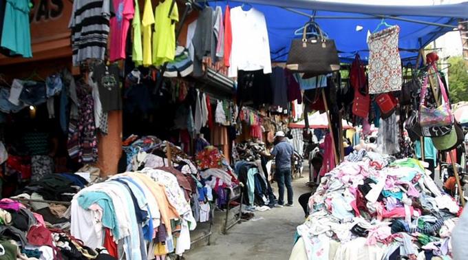 Ropa usada gana espacio frente a las nuevas y caras