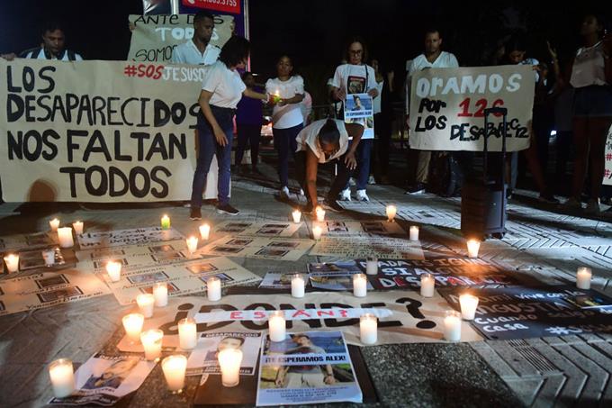 Vigilia frente al Palacio por 126 desaparecidos