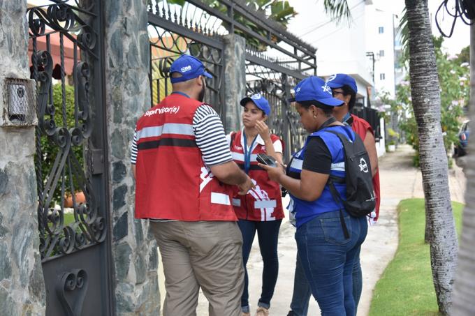 Empadronadores evalúan las zonas asignadas para censar en sectores de la capital 