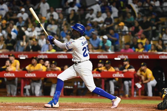 Moyers, Mauricio y Reyes conducen al Licey a vencer Águilas
