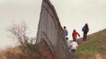 Con vehículos militares, Texas busca “repeler” a inmigrantes en frontera de EEUU