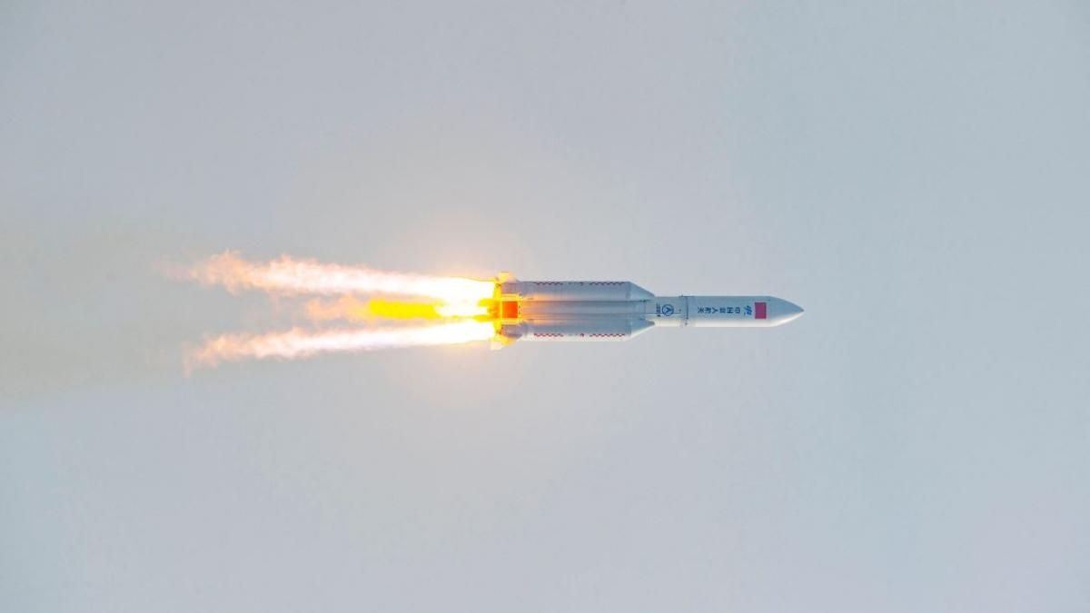 Caos en aeropuertos de España debido cohete chino sin control