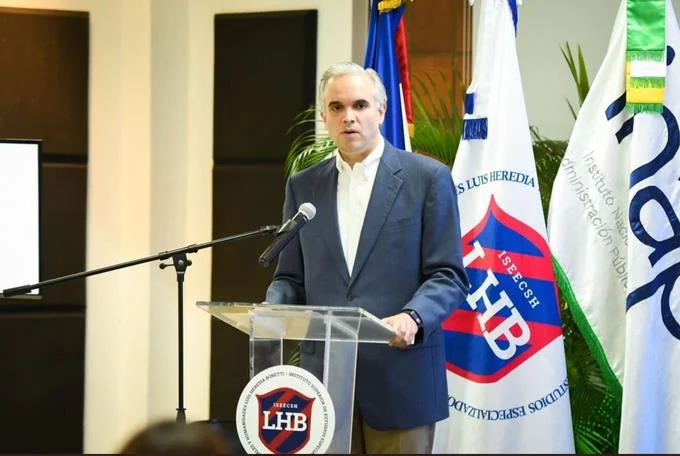 Ministro de Trabajo: Regularizar 245.000 empleos domésticos “no se hará de la noche a la mañana”