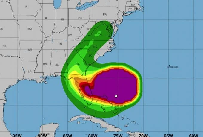 Nicole, con vientos más fuertes, se acerca a Bahamas camino de Florida