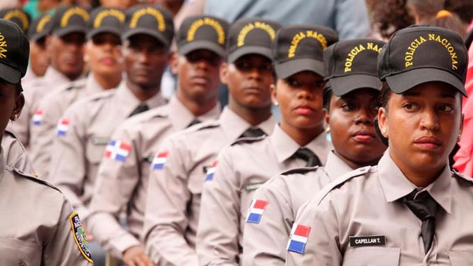 Policías contentos con el aumento salarial