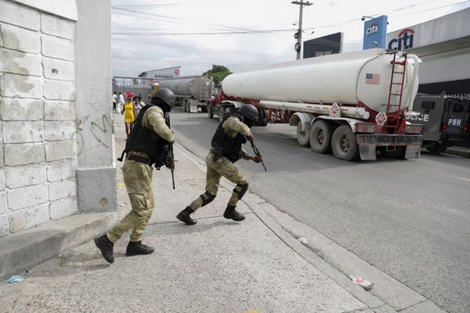Reabren en Haití un depósito clave de combustibles