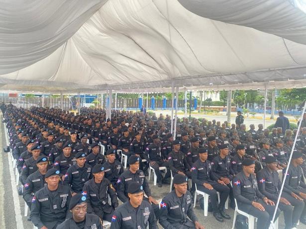 Policía Nacional inviste a más de 300 nuevos agentes en unidades tácticas