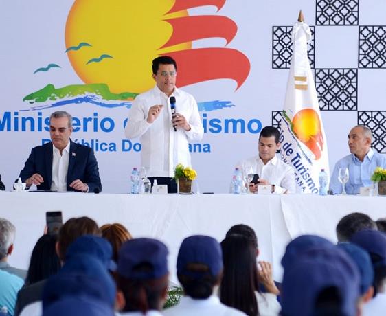 David Collado anuncia aumento salarial para agentes Politur y dice “no están improvisando”