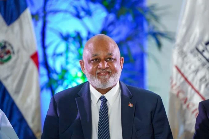 Miembros del PRM y funcionarios se solidarizan con Roberto Fulcar 