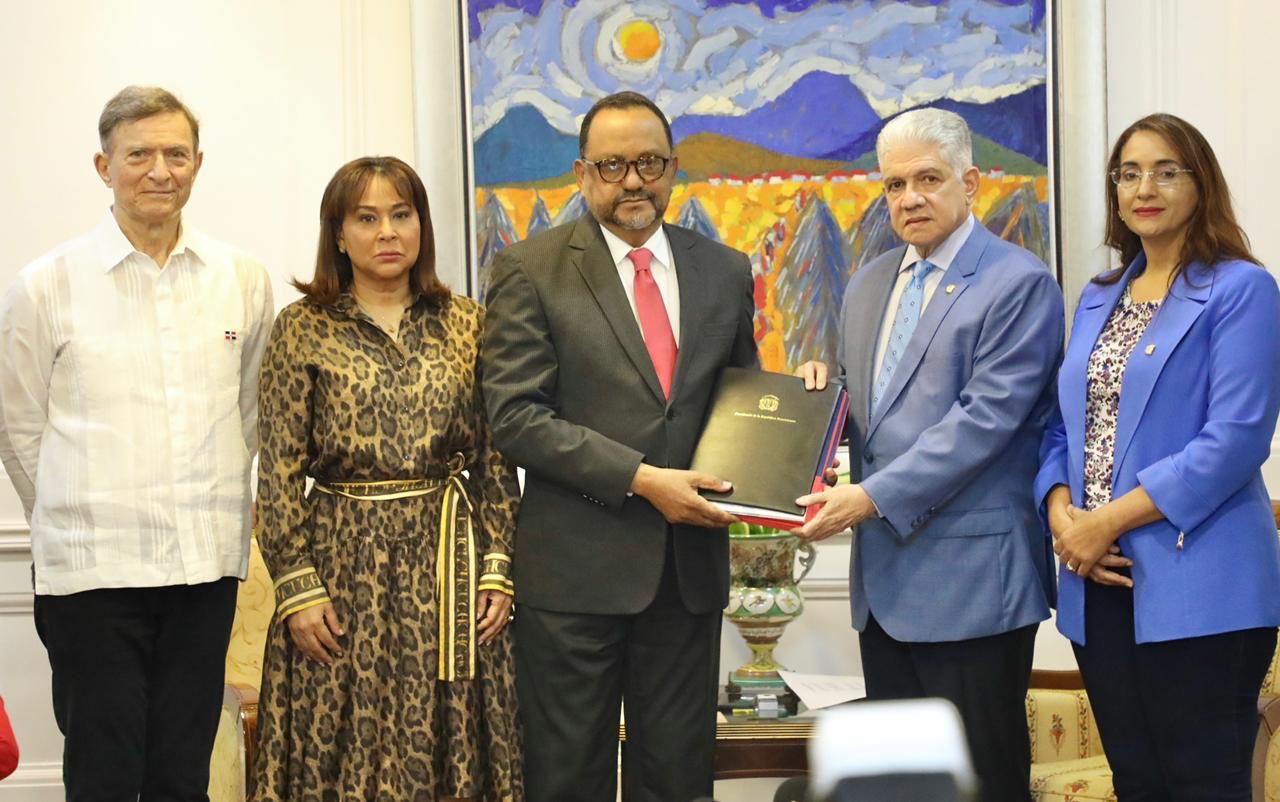 Poder Ejecutivo deposita en el Senado nuevas iniciativas legislativas