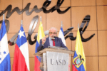 Comisionado Vila desnuda a la Policía