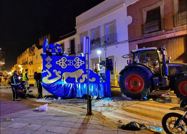 Carroza en cabalgata de Reyes Magos en España mata a una mujer y hiere a otras personas