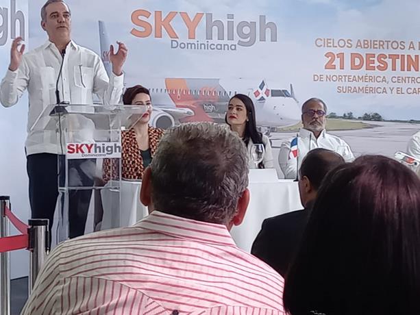 Abinader pide al Congreso aprobar ley de incentivo aeronáutico
